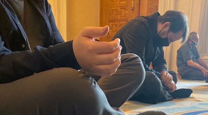 Berat Albayrak'ın ilk fotoğrafı camide çekilip sosyal medyada paylaşıldı