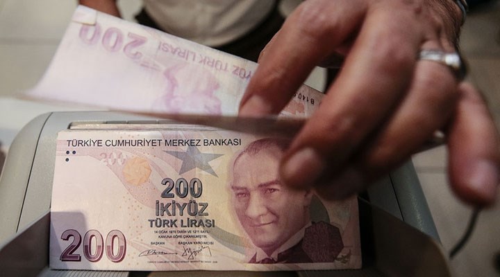 Erdoğan’ın açıkladığı yeni kredi paketinde geri ödemeler yıllık 17,5 faiz oranı ile 12 taksitte yapılacak.