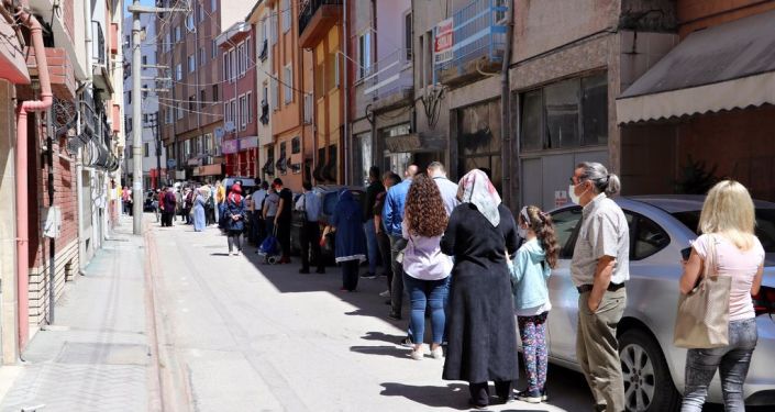 Eskişehir'de 'ucuz baklava' kuyruğu: ‘Saat 4’te sıraya giriyorlar, yetiştiremiyoruz’