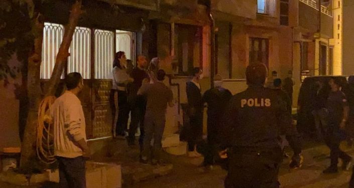 Kısıtlamaya uymayan şahıslardan polise saldırdı: 3 gözaltı, 5 polis yaralı