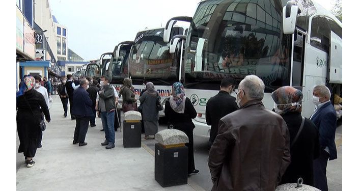 Otogarlarda dönüş yoğunluğu başladı, otobüs biletleri tükendi