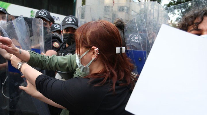 Ankara’da,“İstanbul Sözleşmesi yaşatır” açıklamasına polis müdahalesi