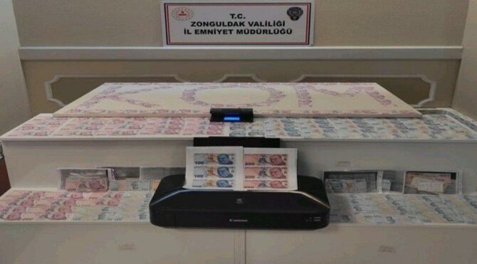 ATM’ye sahte para yatırıp gerçek para çeken ikili yakalandı