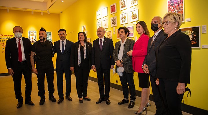CHP lideri Kılıçdaroğlu, Kuşadası'nda sanat galerisi açtı