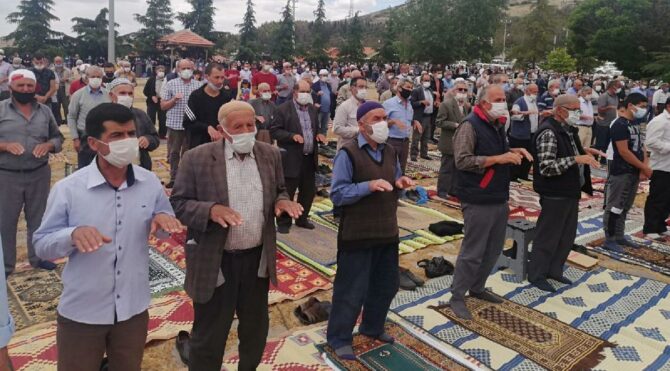 Denizli’de bin 500 kişilik yağmur duası: Takdir Allah’tan, destek devletten