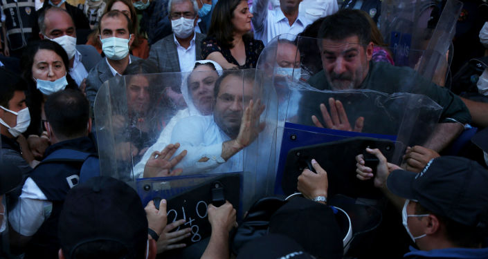 Diyarbakır’da HDP’nin açıklamasına polis müdahalesi