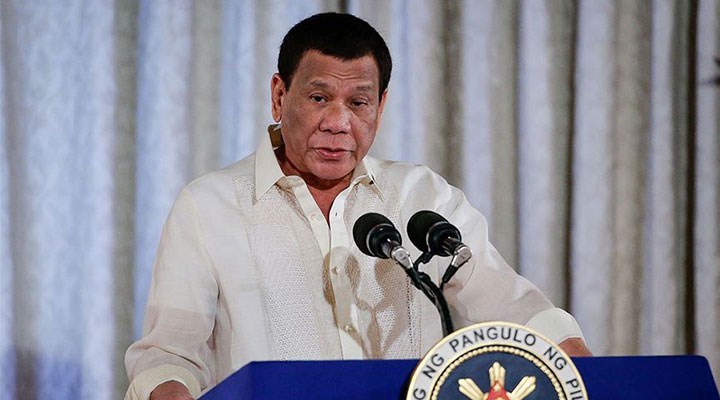 Duterte’den Covid-19’la mücadeledesi: Ya aşı, ya hapis