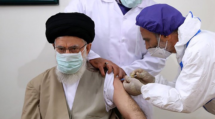 Hamaney, İran'ın yerli aşısı 'COVIRAN Bereket''in ilk dozunu oldu.