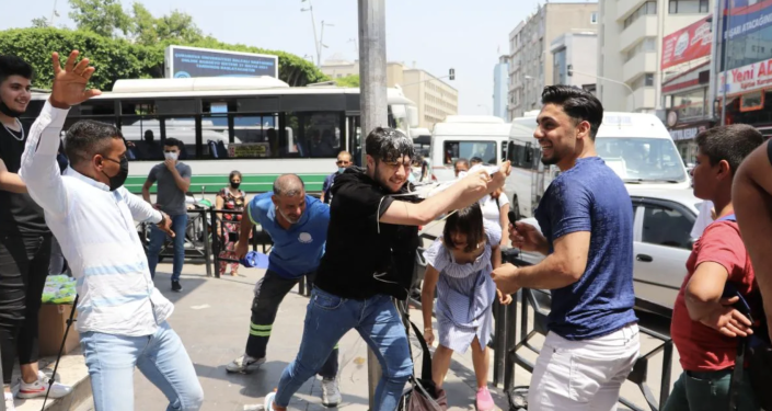 'Tokat atan 1 TL, kafasında yumurta kıran 5 TL kazanır'