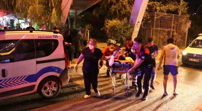 İzmir'de ‘Omuz atma’ kavgası: 1 ölü, 3 yaralı