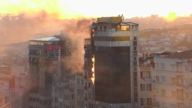 Beyoğlu'nda 6 katlı binada yangın