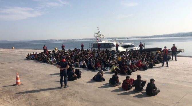 Çanakkale Boğazı'nda 204 kaçak göçmen yakalandı