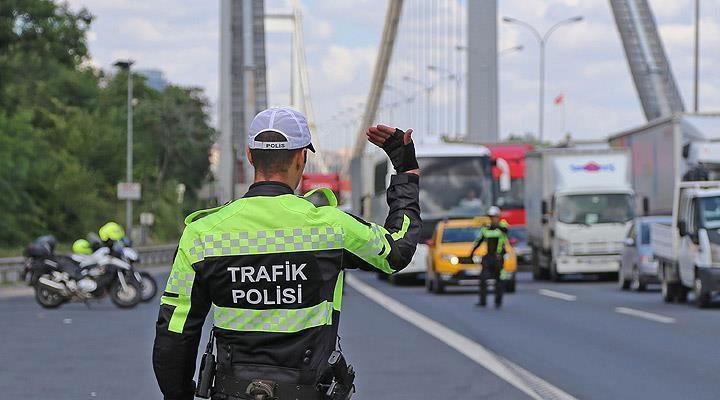 İstanbul'da 30 Ağustos törenleri nedeniyle bazı yollar trafiğe kapatıldı
