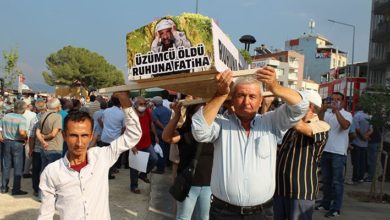 Alaşehir'de üzüm üreticilerinden iktidara tabutlu protesto