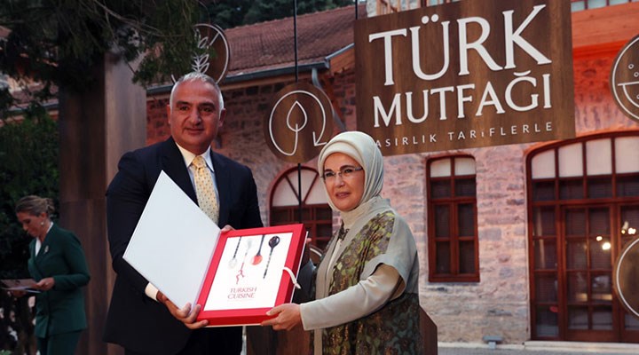 Emine Erdoğan’ın, “Asırlık Tariflerle Türk Mutfağı” adlı kitabının masrafını Bakanlık karşıladı