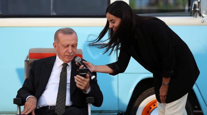 Erdoğan'dan gençlere "sosyal medya" uyarısı: Yönlendirmeyle asla fikir ve tutum belirlemeyin kendiniz olun