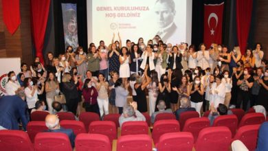 İstanbul Eczacı Odası'nın ilk kadın başkanı Şeker Pınar Özcan oldu