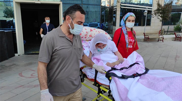 Siirt'te yeni tip koronavirüsü yenen 108 yaşındaki kadın taburcu edildi