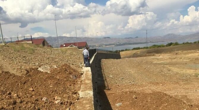 TOKİ, Elazığ'da dere yatağına deprem konutu yapmış