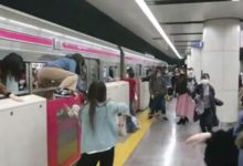 Tokyo’da bir kişi treni ateşe verip 15 kişiyi bıçakladı