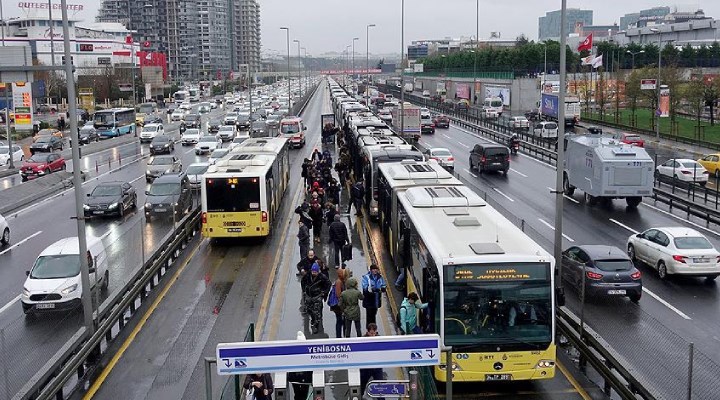 İstanbul'da ulaşıma yüzde 60 zam teklifi ertelendi