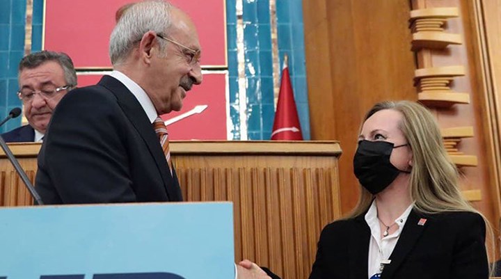 Tepebaşı Belediye meclis üyesi, AKP'den istifa edip CHP'ye katıldı