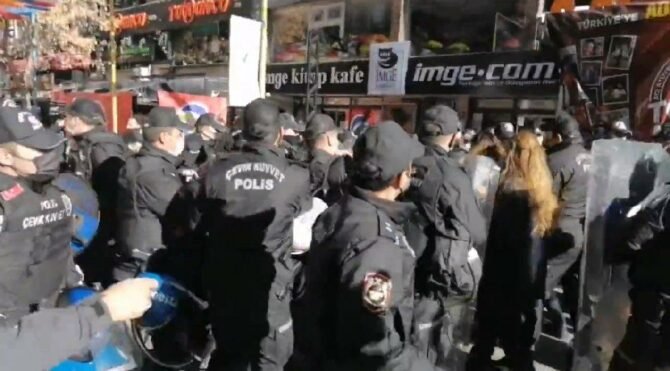 Ankara'daki 'Barınamıyoruz' eylemine polis müdahale etti