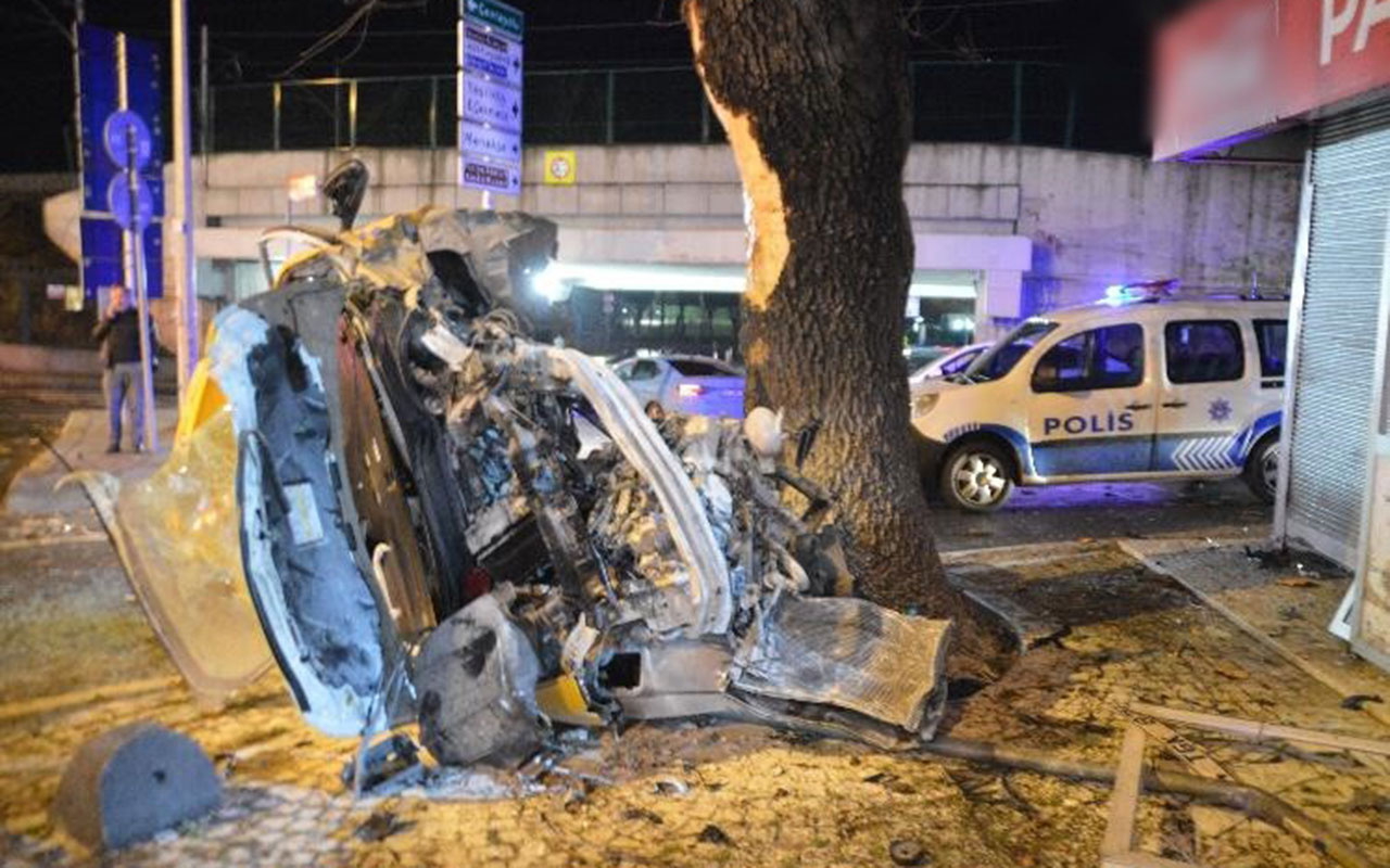 Babasının ticari taksisi ile ağaca çarpan genç yaşamını yitirdi