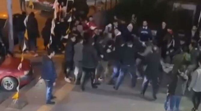Başakşehir'de öğrencilerin 'meydan savaşı'