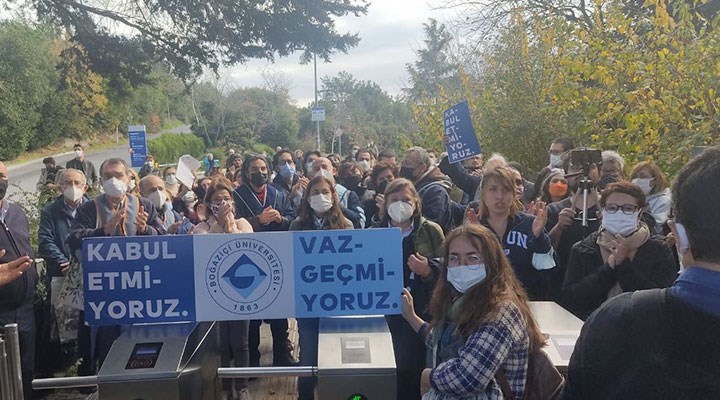 Boğaziçi’nde öğrenciler ve akademisyenler engellemeleri protesto etti