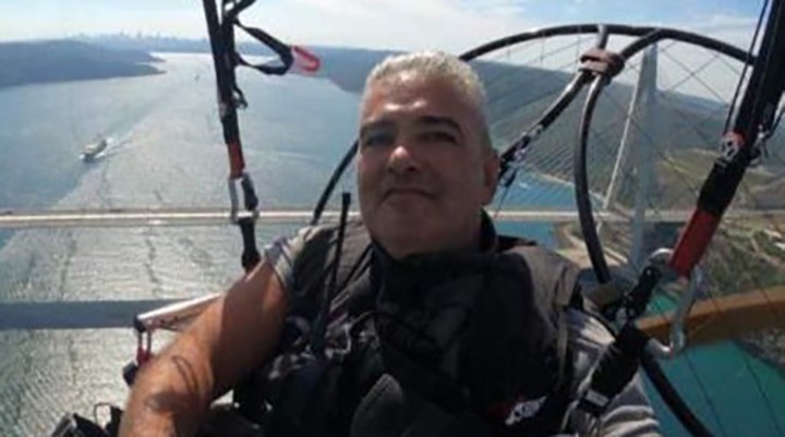 Büyükçekmece’de teknenin üzerine düşen paramotor'un pilot'u yaşamını yitirdi