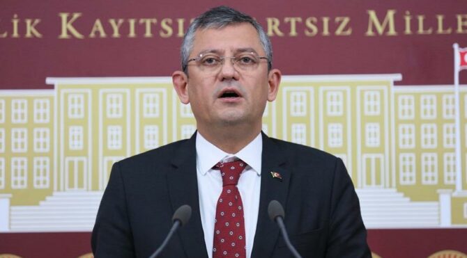 CHP'li Özel: Bu ülkede 38 ekonomist ‘dolar 10 lirayı geçebilir’ dediği için yargılanıyorlar