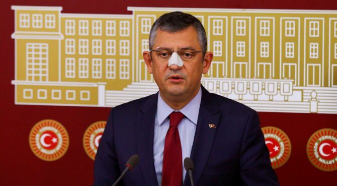 CHP’li Özel: İftiraişleri Bakanı'na Dönüştü