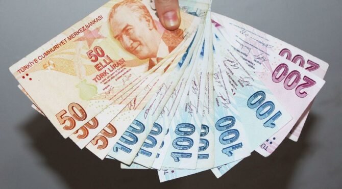 Dolar düştü ama Türkiye'nin borç riski hâlâ yüksek