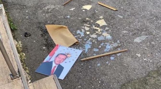 Erdoğan’ın fotoğrafını yere atan şahsa gözaltı