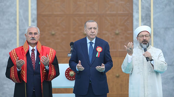 'Halk yoksullaşırken Saray'dakiler şatafat içinde yaşıyor'