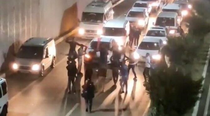 Hatay'da yolu trafiğe kapattı, cezayı yedi