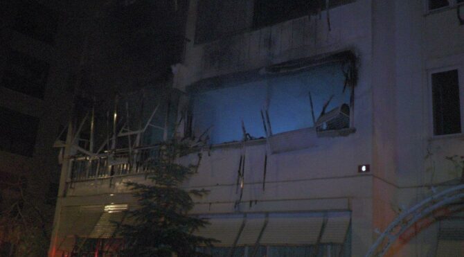 İstanbul'da 10 katlı binada yangın çıktı