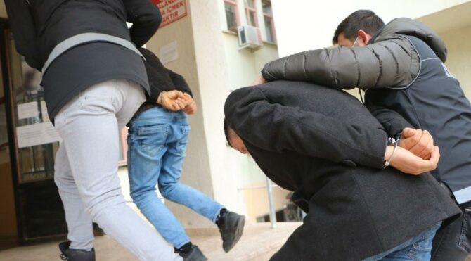 İstanbul’da DHKP-C'ye şafak operasyonu: 9 gözaltı