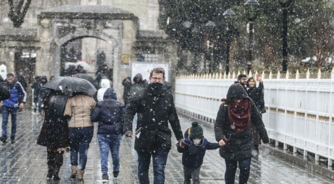 İstanbul'da kar yağışı için saat verildi
