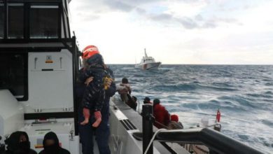 İzmir açıklarında göçmen teknesi battı; 2 kişi yaşamını yitirdi