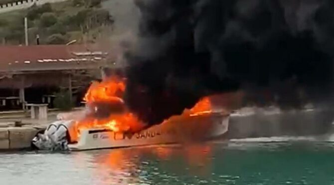 Jandarma Komutanlığı’na yeni tahsis edilen bot teslimat sırasında yandı