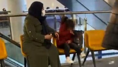 Küçük çocuğu döven kadın özel ekiple aranıyor