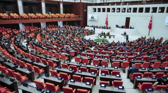 Meclis'te İYİ Parti ile AKP arasında gergin anlar!