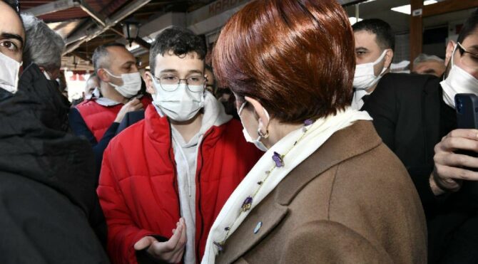 Meral Akşener, “Cumhurbaşkanı Akşener” sloganlarıyla karşılandı