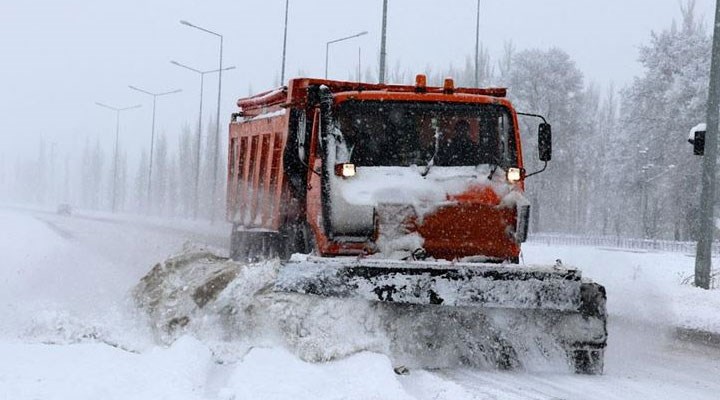 Sivas'ta kar'dan 39 köy yolu ulaşıma kapandı