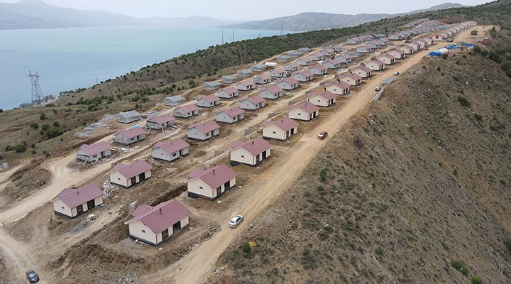 TOKİ'nin 'deprem konutları' ihaleleri eski AKP'li ismin akrabalarına verildi