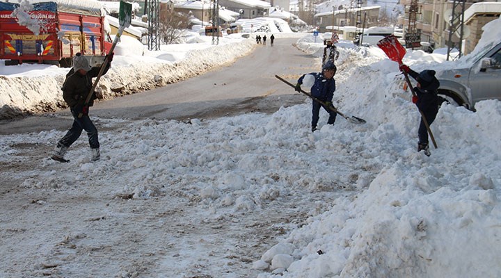 4 ilde binlerce ulaşım yolu kardan kapandı