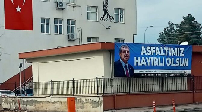 AKP’li başkanın reklam pankartı kaldırıldı