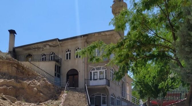 AKP’li belediye, lüks konut için cami yıkmaya kalkıştı